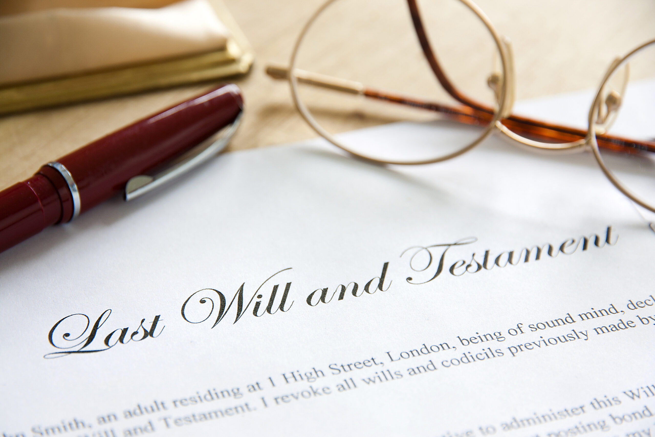 Image of a document reading Last Will and Testament with a pen and a pair of glasses